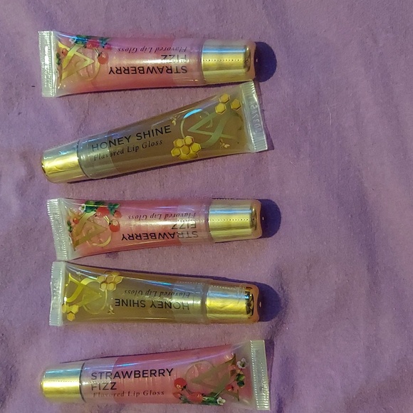 Victoria's Secret Strawberry Fizz Lip Gloss Trio - Sheer Pink Shine - Picture 6 of 7